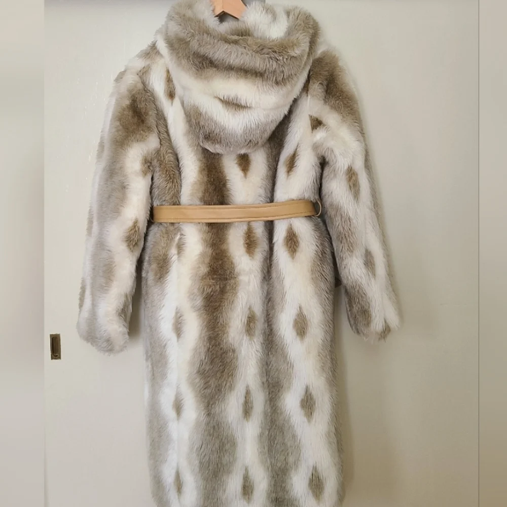 VINTAGE Sears Women's Faux Fur Hooded Coat with Belt - Picture 10 of 10